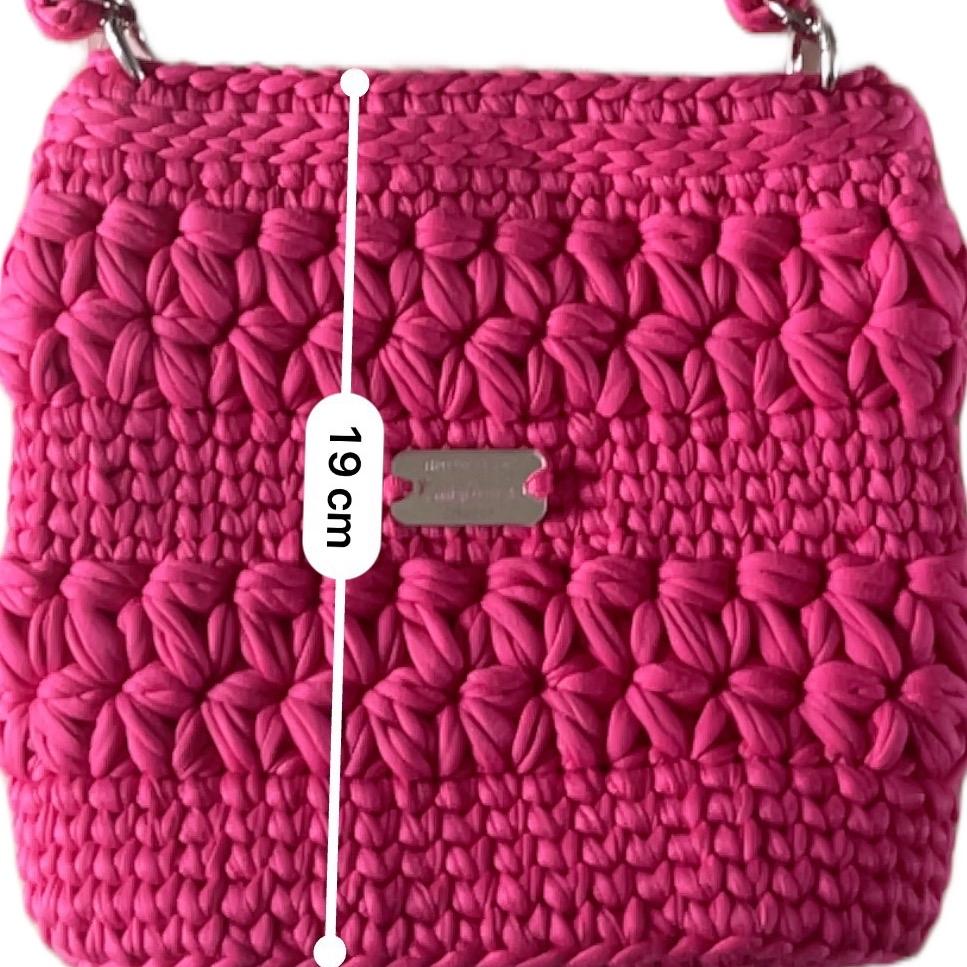 Vibrant Pink Women's Shoulder Bag - Perfect for Any Occasion