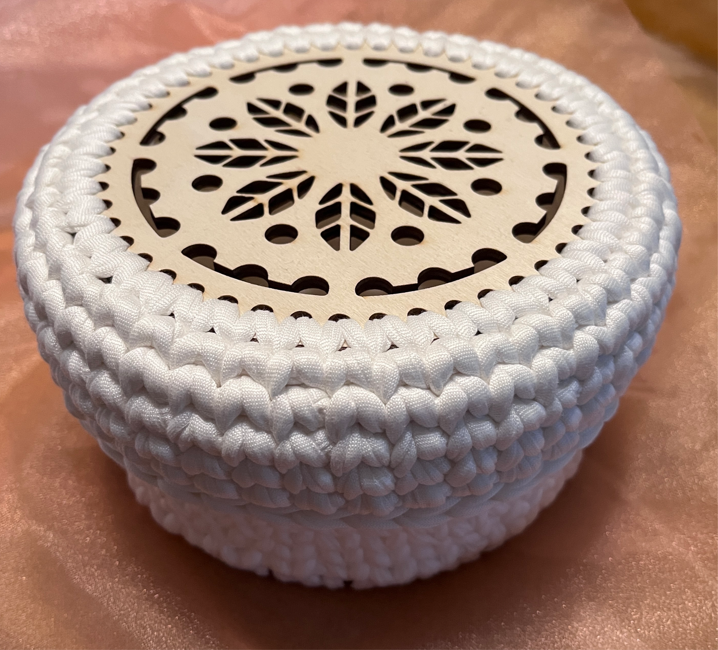 White storage basket with lid 2.