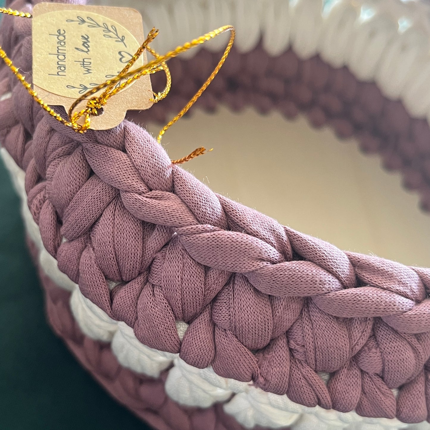 Dusty pink with white colour basket