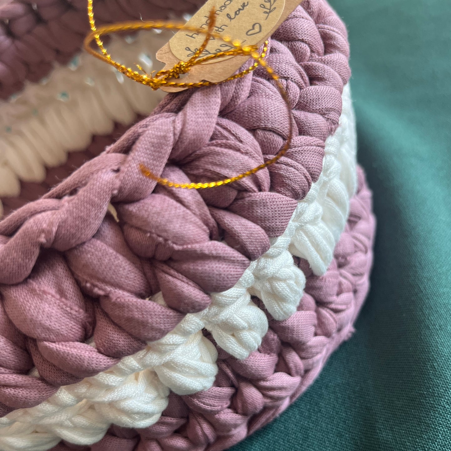 Dusty pink with white colour basket