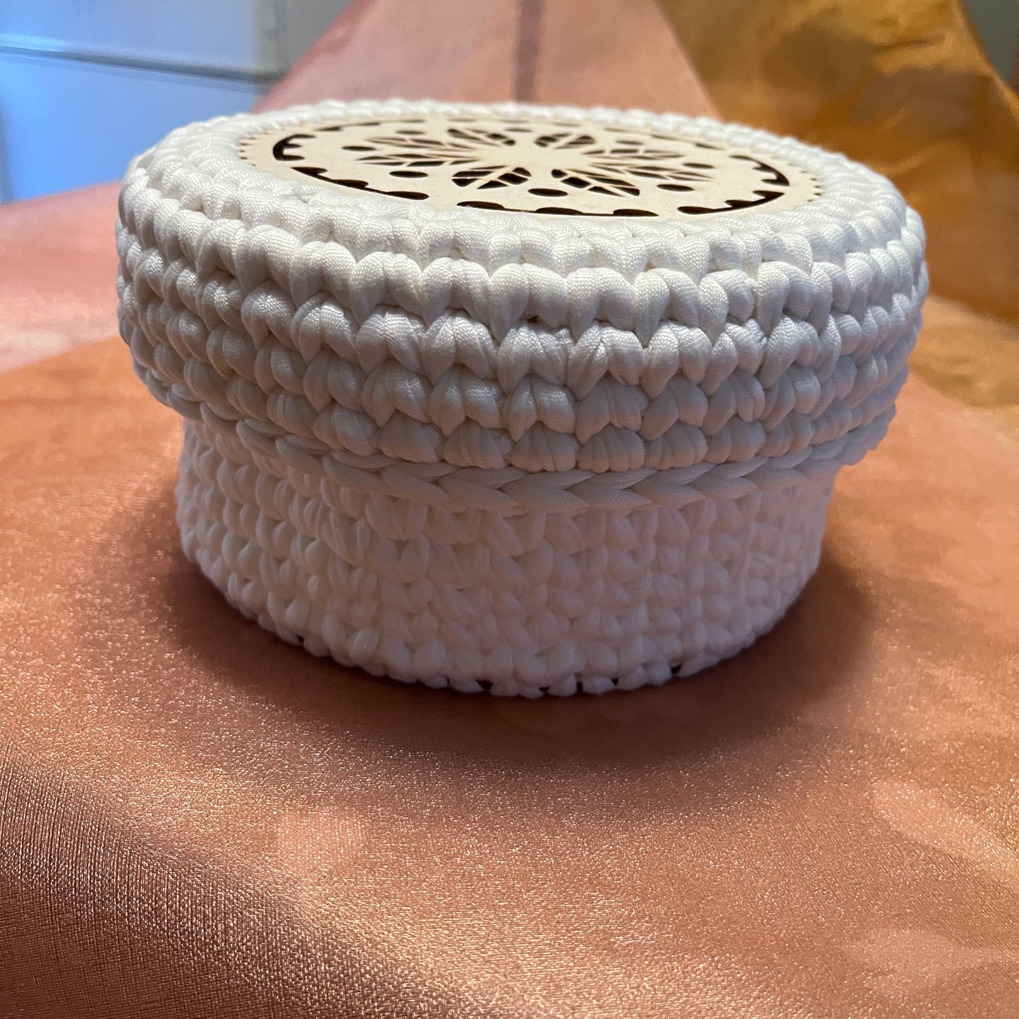 White storage basket with lid 2.