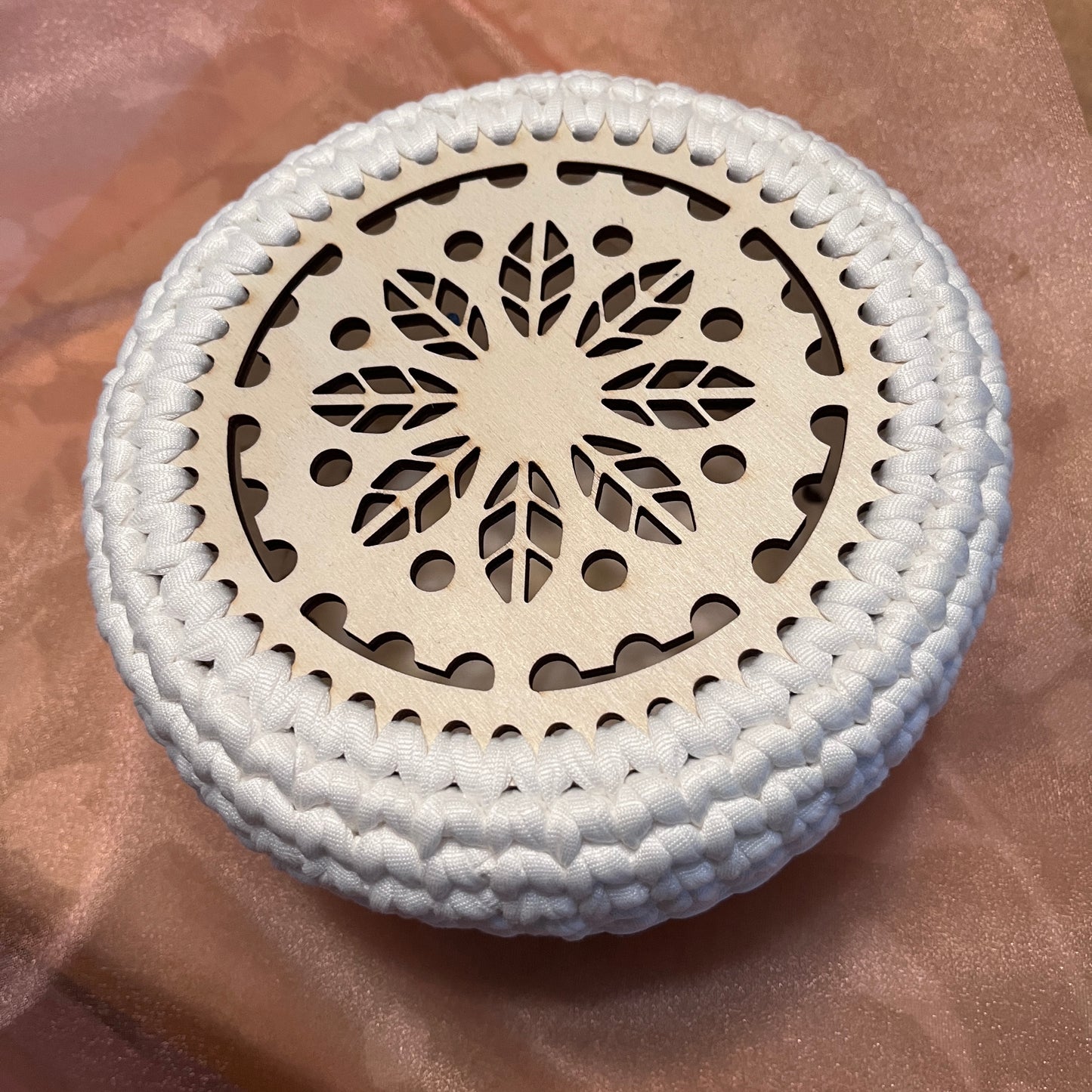 White storage basket with lid 2.