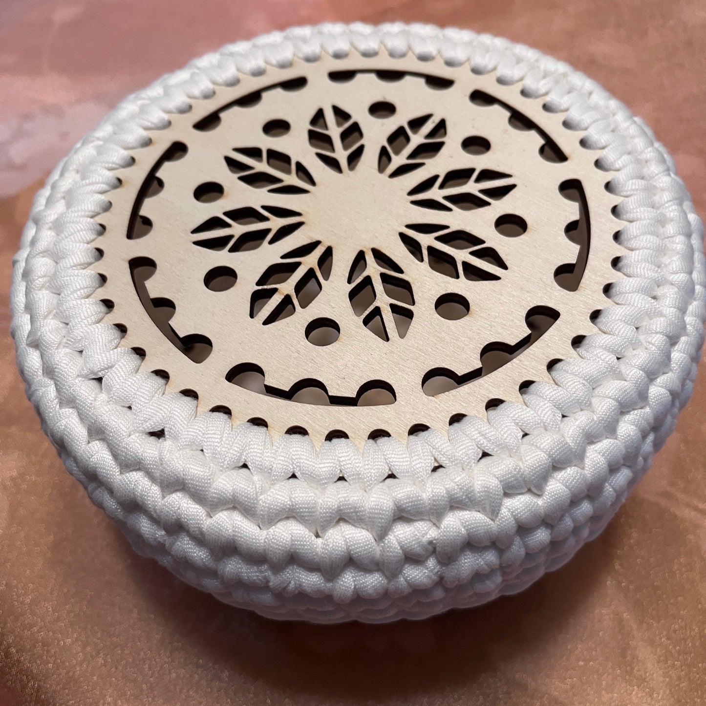 White storage basket with lid 2.
