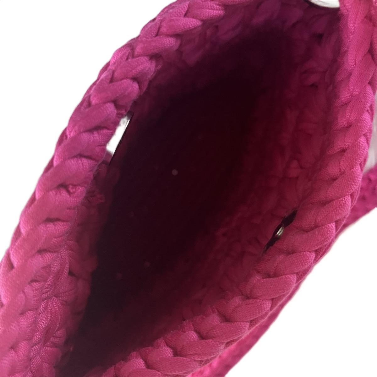 Vibrant Pink Women's Shoulder Bag - Perfect for Any Occasion