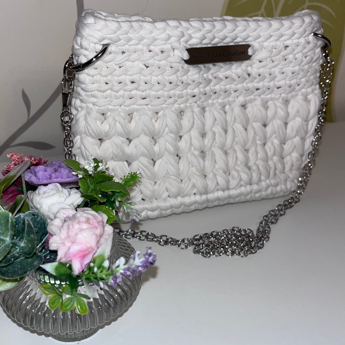 White Women's Shoulder Bag - Perfect for Any Occasion
