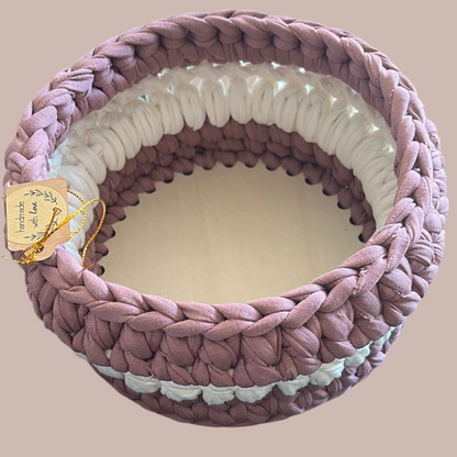 Dusty pink with white colour basket